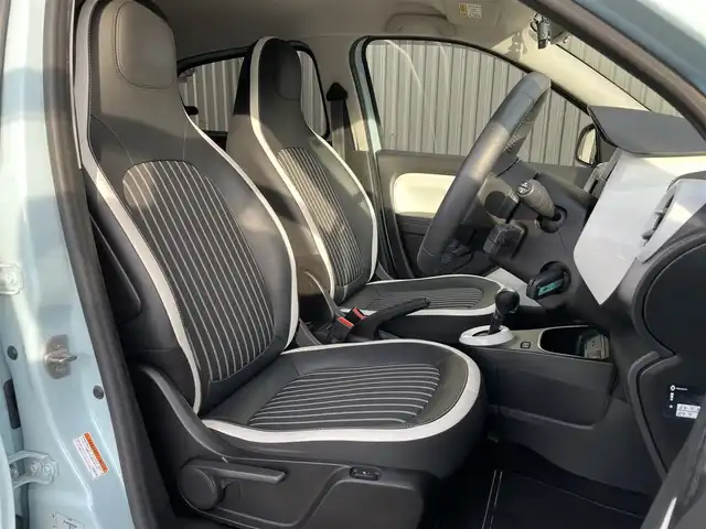 ルノー トゥインゴ インテンス 福島県 2021(令3)年 3.4万km ブルードラジェ 純正ディスプレイオーディオ/AppleCarPlay/バックカメラ/クルーズコントロール/ハーフレザーシート/シートヒーター/レーンキープ/ETC/LEDオートライト/前後ドライブレコーダー/アイドリングストップ/コーナーセンサー/純正16インチAW/リモコンキー/取扱説明書/保証書/スペアキー