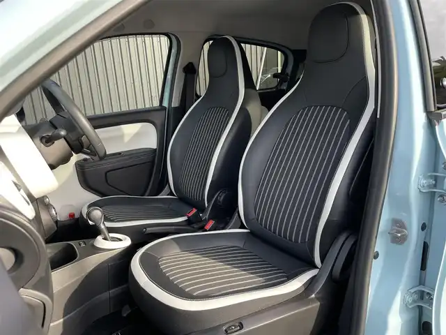 ルノー トゥインゴ インテンス 福島県 2021(令3)年 3.4万km ブルードラジェ 純正ディスプレイオーディオ/AppleCarPlay/バックカメラ/クルーズコントロール/ハーフレザーシート/シートヒーター/レーンキープ/ETC/LEDオートライト/前後ドライブレコーダー/アイドリングストップ/コーナーセンサー/純正16インチAW/リモコンキー/取扱説明書/保証書/スペアキー