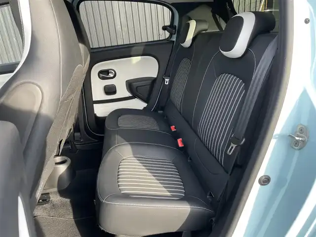 ルノー トゥインゴ インテンス 福島県 2021(令3)年 3.4万km ブルードラジェ 純正ディスプレイオーディオ/AppleCarPlay/バックカメラ/クルーズコントロール/ハーフレザーシート/シートヒーター/レーンキープ/ETC/LEDオートライト/前後ドライブレコーダー/アイドリングストップ/コーナーセンサー/純正16インチAW/リモコンキー/取扱説明書/保証書/スペアキー