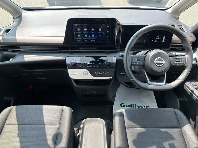 日産 セレナ e－パワー ハイウェイスター V 兵庫県 2023(令5)年 2.8万km パールⅡ アラウンドビューモニター/インテリジェントルームミラー/純正SDナビ/エマージェンシーブレーキ/両側パワースライドドア/運転支援（ハンドル、速報、後方）/オートホールド/踏み間違え防止/先行車お知らせ/ふらつき警報/ライトレベライザー/ドライブレコーダー/ライトレベライザー/スイッチスタート/スマートキー