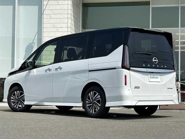 日産 セレナ e－パワー ハイウェイスター V 兵庫県 2023(令5)年 2.8万km パールⅡ アラウンドビューモニター/インテリジェントルームミラー/純正SDナビ/エマージェンシーブレーキ/両側パワースライドドア/運転支援（ハンドル、速報、後方）/オートホールド/踏み間違え防止/先行車お知らせ/ふらつき警報/ライトレベライザー/ドライブレコーダー/ライトレベライザー/スイッチスタート/スマートキー