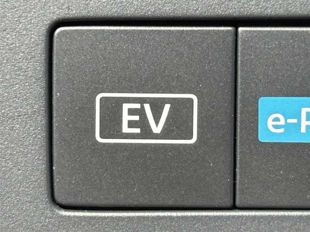 日産 セレナ e－パワー ハイウェイスター V 兵庫県 2023(令5)年 2.8万km パールⅡ アラウンドビューモニター/インテリジェントルームミラー/純正SDナビ/エマージェンシーブレーキ/両側パワースライドドア/運転支援（ハンドル、速報、後方）/オートホールド/踏み間違え防止/先行車お知らせ/ふらつき警報/ライトレベライザー/ドライブレコーダー/ライトレベライザー/スイッチスタート/スマートキー