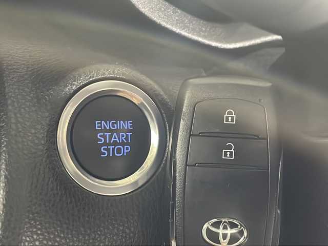 トヨタ ヤリスクロス G 福岡県 2022(令4)年 1.1万km ブラックマイカ 純正ディスプレイオーディオ/全方位カメラ/オートハイビーム/オートライト/レーダークルーズコントロール/スマートキー/プッシュスタートエンジン/ステアリングスイッチ/オートドアミラー/純正16インチアルミホイール