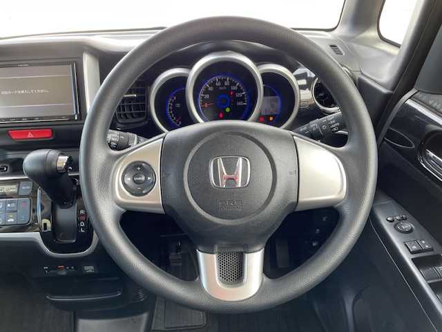 ホンダ Ｎ ＢＯＸ カスタム G Lパッケージ 富山県 2016(平28)年 9.4万km プレミアムホワイトパールⅡ (株)IDOMが運営する【じしゃロン富山店】の自社ローン専用車両になります。こちらは現金またはオートローンご利用時の価格です。自社ローンご希望の方は別途その旨お申し付け下さい/Stradaナビ/フルセグ/SD/CD/DVD/USB/Bluetooth/バックカメラ/片側パワースライドドア/ビルトインETC/横滑り防止/ステアリングスイッチ/リア席サンシェード/純正１４インチアルミホイール/HIDヘッドライト/オートライト/フォグランプ/ドアバイザー/プッシュスタート/スマートキー/スペアキー１本