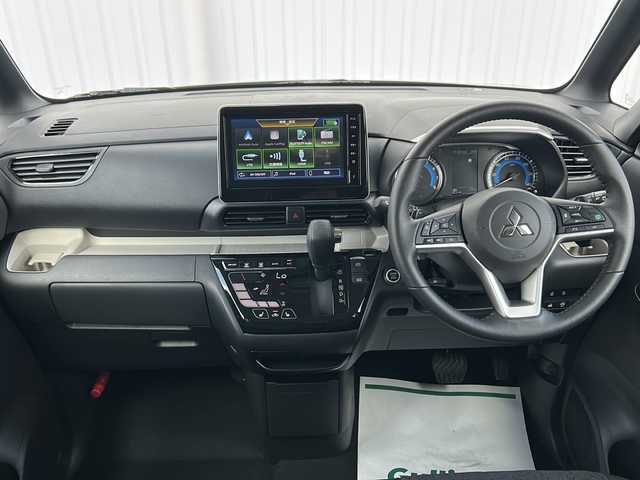 三菱 デリカミニ T プレミアム 三重県 2025(令7)年 0.1千km 緑 登録済未使用車　/純正9型ディスプレイオーディオ　/全周囲　/両側パワースライドドア　/デジタルインナーミラー/前席シートヒーター/スペアキー　/マイパイロット　/前後コーナーセンサー　/レーダークルーズコントロール/レーンキープアシスト/オートホールド/パドルシフト/ＵＳＢ給電　/ステアリングヒーター/ステアリングスイッチ/革巻きステアリング　/ダウンヒルアシストコントロール　/ＬＥＤヘッドライト/ヘッドライトレベライザー/オートライト/オートハイビーム　/ハーフレザーシート/電動格納ミラー/禁煙車