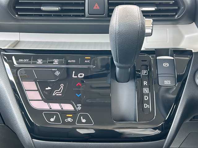 三菱 デリカミニ T プレミアム 三重県 2025(令7)年 0.1千km 緑 登録済未使用車　/純正9型ディスプレイオーディオ　/全周囲　/両側パワースライドドア　/デジタルインナーミラー/前席シートヒーター/スペアキー　/マイパイロット　/前後コーナーセンサー　/レーダークルーズコントロール/レーンキープアシスト/オートホールド/パドルシフト/ＵＳＢ給電　/ステアリングヒーター/ステアリングスイッチ/革巻きステアリング　/ダウンヒルアシストコントロール　/ＬＥＤヘッドライト/ヘッドライトレベライザー/オートライト/オートハイビーム　/ハーフレザーシート/電動格納ミラー/禁煙車