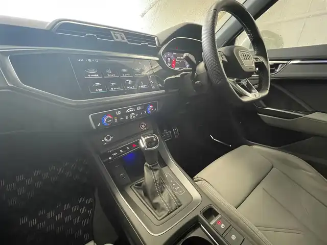 アウディ Ｑ３ SB 35TDIクワトロ Sライン 静岡県 2020(令2)年 2.1万km グレイシアホワイトメタリック ワンオーナー /サンルーフ /パーシャルレザーシートグレー革 シートヒーター /プラスパッケージ/ベーシックパッケージ/アシスタンスパッケージ/テクノロジーパッケージ/Bang &Olufsen3Dサウンド/MMIナビゲーションBluetooth USB/全方位カメラ/アダプティブドライブアシスト/アンビエントライト /ブラックエンブレム/前後ドライブレコーダー/DSRCETC