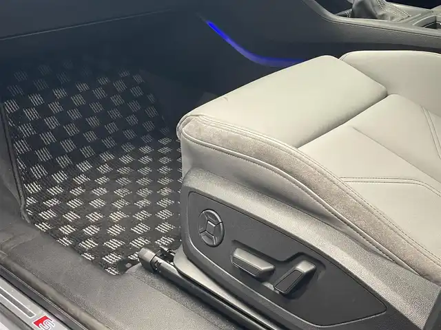 アウディ Ｑ３ SB 35TDIクワトロ Sライン 静岡県 2020(令2)年 2.1万km グレイシアホワイトメタリック ワンオーナー /サンルーフ /パーシャルレザーシートグレー革 シートヒーター /プラスパッケージ/ベーシックパッケージ/アシスタンスパッケージ/テクノロジーパッケージ/Bang &Olufsen3Dサウンド/MMIナビゲーションBluetooth USB/全方位カメラ/アダプティブドライブアシスト/アンビエントライト /ブラックエンブレム/前後ドライブレコーダー/DSRCETC