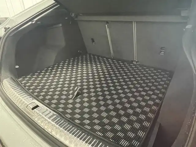アウディ Ｑ３ SB 35TDIクワトロ Sライン 静岡県 2020(令2)年 2.1万km グレイシアホワイトメタリック ワンオーナー /サンルーフ /パーシャルレザーシートグレー革 シートヒーター /プラスパッケージ/ベーシックパッケージ/アシスタンスパッケージ/テクノロジーパッケージ/Bang &Olufsen3Dサウンド/MMIナビゲーションBluetooth USB/全方位カメラ/アダプティブドライブアシスト/アンビエントライト /ブラックエンブレム/前後ドライブレコーダー/DSRCETC
