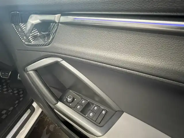 アウディ Ｑ３ SB 35TDIクワトロ Sライン 静岡県 2020(令2)年 2.1万km グレイシアホワイトメタリック ワンオーナー /サンルーフ /パーシャルレザーシートグレー革 シートヒーター /プラスパッケージ/ベーシックパッケージ/アシスタンスパッケージ/テクノロジーパッケージ/Bang &Olufsen3Dサウンド/MMIナビゲーションBluetooth USB/全方位カメラ/アダプティブドライブアシスト/アンビエントライト /ブラックエンブレム/前後ドライブレコーダー/DSRCETC