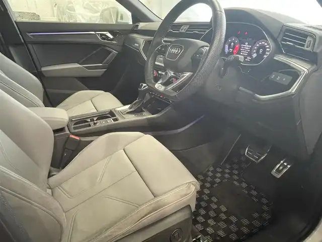 アウディ Ｑ３ SB 35TDIクワトロ Sライン 静岡県 2020(令2)年 2.1万km グレイシアホワイトメタリック ワンオーナー /サンルーフ /パーシャルレザーシートグレー革 シートヒーター /プラスパッケージ/ベーシックパッケージ/アシスタンスパッケージ/テクノロジーパッケージ/Bang &Olufsen3Dサウンド/MMIナビゲーションBluetooth USB/全方位カメラ/アダプティブドライブアシスト/アンビエントライト /ブラックエンブレム/前後ドライブレコーダー/DSRCETC