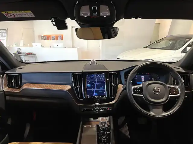 ボルボ ボルボ ＸＣ６０ B5 AWD インスクリプション 道央・札幌 2022(令4)年 1.7万km オニキスブラックP メタリックペイント/ラグジュアリーパッケージ/　・電動パノラマガラスサンルーフ/　・Bowers＆Wilkinsプレミアムサウンド/電子制御式4輪エアサスペンション/ヘッドアップディスプレイ/ナッパレザーシート/シートヒーター/シートベンチレーション/マッサージシート/Googleナビ/USB/BT/ワイヤレスチャージング/パワーテールゲート　