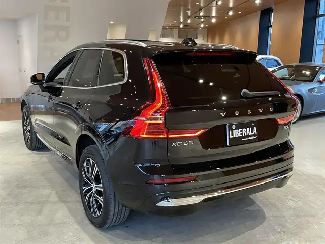 ボルボ ボルボ ＸＣ６０ B5 AWD インスクリプション 道央・札幌 2022(令4)年 1.7万km オニキスブラックP メタリックペイント/ラグジュアリーパッケージ/　・電動パノラマガラスサンルーフ/　・Bowers＆Wilkinsプレミアムサウンド/電子制御式4輪エアサスペンション/ヘッドアップディスプレイ/ナッパレザーシート/シートヒーター/シートベンチレーション/マッサージシート/Googleナビ/USB/BT/ワイヤレスチャージング/パワーテールゲート　