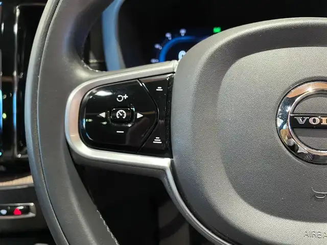 ボルボ ボルボ ＸＣ６０ B5 AWD インスクリプション 道央・札幌 2022(令4)年 1.7万km オニキスブラックP メタリックペイント/ラグジュアリーパッケージ/　・電動パノラマガラスサンルーフ/　・Bowers＆Wilkinsプレミアムサウンド/電子制御式4輪エアサスペンション/ヘッドアップディスプレイ/ナッパレザーシート/シートヒーター/シートベンチレーション/マッサージシート/Googleナビ/USB/BT/ワイヤレスチャージング/パワーテールゲート　