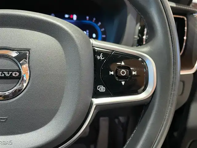 ボルボ ボルボ ＸＣ６０ B5 AWD インスクリプション 道央・札幌 2022(令4)年 1.7万km オニキスブラックP メタリックペイント/ラグジュアリーパッケージ/　・電動パノラマガラスサンルーフ/　・Bowers＆Wilkinsプレミアムサウンド/電子制御式4輪エアサスペンション/ヘッドアップディスプレイ/ナッパレザーシート/シートヒーター/シートベンチレーション/マッサージシート/Googleナビ/USB/BT/ワイヤレスチャージング/パワーテールゲート　