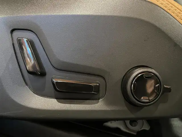 ボルボ ボルボ ＸＣ６０ B5 AWD インスクリプション 道央・札幌 2022(令4)年 1.7万km オニキスブラックP メタリックペイント/ラグジュアリーパッケージ/　・電動パノラマガラスサンルーフ/　・Bowers＆Wilkinsプレミアムサウンド/電子制御式4輪エアサスペンション/ヘッドアップディスプレイ/ナッパレザーシート/シートヒーター/シートベンチレーション/マッサージシート/Googleナビ/USB/BT/ワイヤレスチャージング/パワーテールゲート　