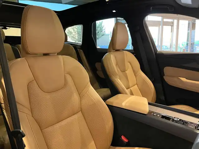 ボルボ ボルボ ＸＣ６０ B5 AWD インスクリプション 道央・札幌 2022(令4)年 1.7万km オニキスブラックP メタリックペイント/ラグジュアリーパッケージ/　・電動パノラマガラスサンルーフ/　・Bowers＆Wilkinsプレミアムサウンド/電子制御式4輪エアサスペンション/ヘッドアップディスプレイ/ナッパレザーシート/シートヒーター/シートベンチレーション/マッサージシート/Googleナビ/USB/BT/ワイヤレスチャージング/パワーテールゲート　