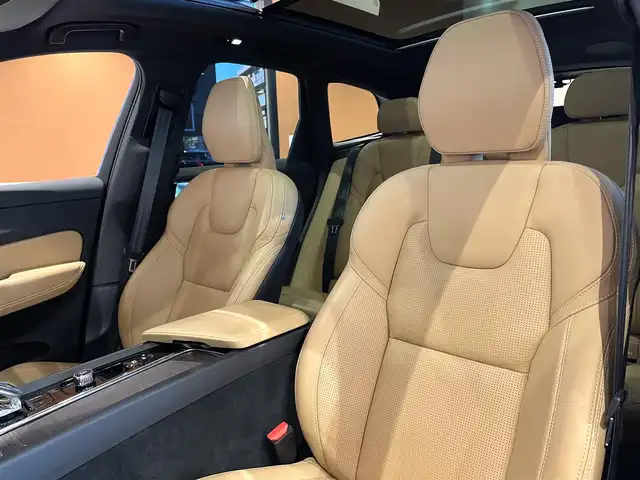 ボルボ ボルボ ＸＣ６０ B5 AWD インスクリプション 道央・札幌 2022(令4)年 1.7万km オニキスブラックP メタリックペイント/ラグジュアリーパッケージ/　・電動パノラマガラスサンルーフ/　・Bowers＆Wilkinsプレミアムサウンド/電子制御式4輪エアサスペンション/ヘッドアップディスプレイ/ナッパレザーシート/シートヒーター/シートベンチレーション/マッサージシート/Googleナビ/USB/BT/ワイヤレスチャージング/パワーテールゲート　