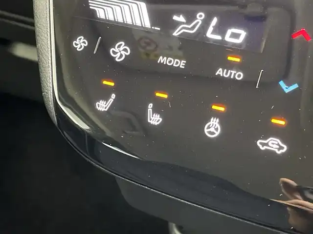 日産 サクラ G 群馬県 2024(令6)年 0.9万km チタニウムグレーM/シルキーホワイト 純正９型ナビ　全周囲カメラ　アダプティブクルーズコントロール　レーンキープアシスト　衝突被害軽減ブレーキ　オートマチックハイビーム　純正ドライブレコーダー　シートヒーター　ＥＴＣ２．０　ＬＥＤ　禁煙車