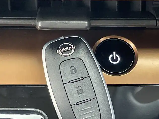 日産 サクラ G 群馬県 2024(令6)年 0.9万km チタニウムグレーM/シルキーホワイト 純正９型ナビ　全周囲カメラ　アダプティブクルーズコントロール　レーンキープアシスト　衝突被害軽減ブレーキ　オートマチックハイビーム　純正ドライブレコーダー　シートヒーター　ＥＴＣ２．０　ＬＥＤ　禁煙車
