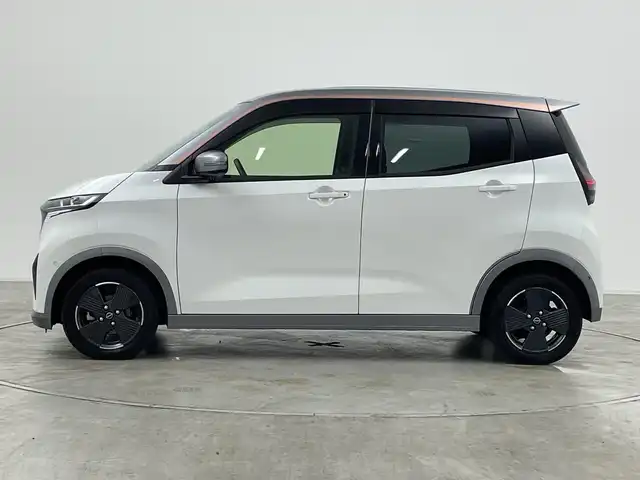 日産 サクラ G 群馬県 2024(令6)年 0.9万km チタニウムグレーM/シルキーホワイト 純正９型ナビ　全周囲カメラ　アダプティブクルーズコントロール　レーンキープアシスト　衝突被害軽減ブレーキ　オートマチックハイビーム　純正ドライブレコーダー　シートヒーター　ＥＴＣ２．０　ＬＥＤ　禁煙車