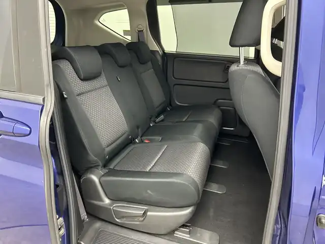 ホンダ フリード＋ G ホンダセンシング 三重県 2017(平29)年 8万km コバルトブルーパール /社外ナビ//Bluetooth/AM/FM/CD/DVD/iPod/フルセグ//ホンダセンシング//オートライト//レーダークルーズコントロール//両側パワースライドドア//レーンキープアシスト//衝突軽減ブレーキ//サンシェード//ステアリングスイッチ//プッシュスタート/スマートキー//スペアキー//サマータイヤ有