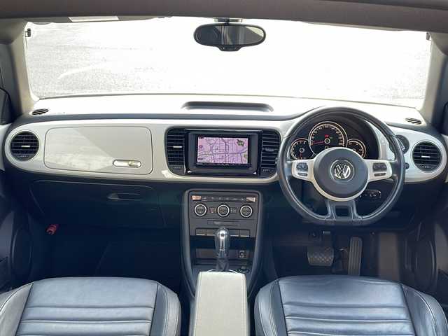 フォルクスワーゲン ザ・ビートル デザイン レザーパッケージ 山口県 2012(平24)年 10万km 白 社外HDDナビ/Bluetooth/フルセグTV/リモコンキー/キセノンライト/黒レザーシート/前席シートヒーター/クルーズコントロール/ETC/純正17インチAW/取扱説明書/スペアキー1個