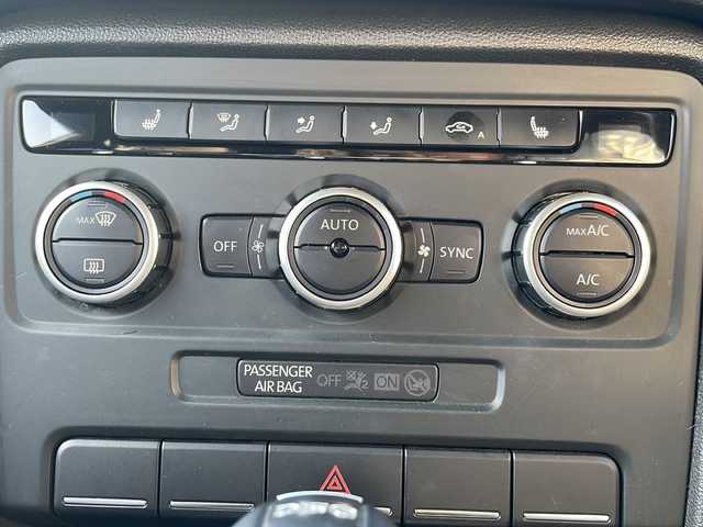 フォルクスワーゲン ザ・ビートル デザイン レザーパッケージ 山口県 2012(平24)年 10万km 白 社外HDDナビ/Bluetooth/フルセグTV/リモコンキー/キセノンライト/黒レザーシート/前席シートヒーター/クルーズコントロール/ETC/純正17インチAW/取扱説明書/スペアキー1個