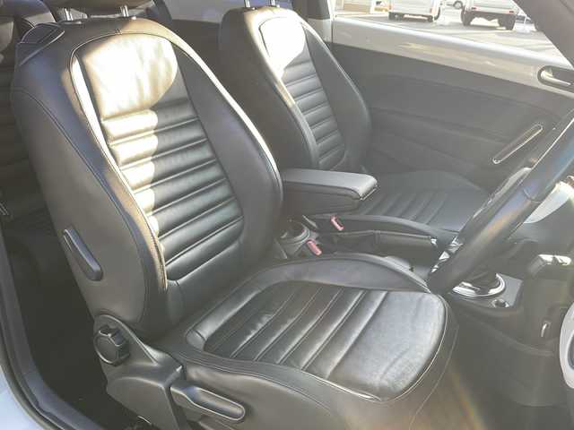 フォルクスワーゲン ザ・ビートル デザイン レザーパッケージ 山口県 2012(平24)年 10万km 白 社外HDDナビ/Bluetooth/フルセグTV/リモコンキー/キセノンライト/黒レザーシート/前席シートヒーター/クルーズコントロール/ETC/純正17インチAW/取扱説明書/スペアキー1個