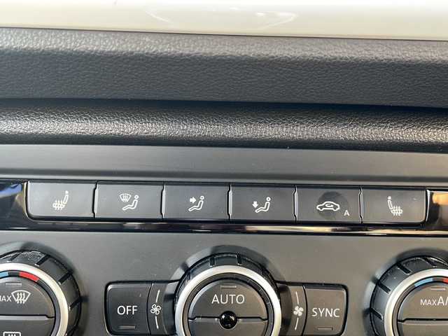 フォルクスワーゲン ザ・ビートル デザイン レザーパッケージ 山口県 2012(平24)年 10万km 白 社外HDDナビ/Bluetooth/フルセグTV/リモコンキー/キセノンライト/黒レザーシート/前席シートヒーター/クルーズコントロール/ETC/純正17インチAW/取扱説明書/スペアキー1個