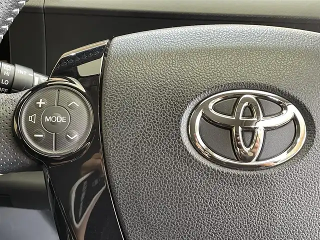 トヨタ アクア G G’s 岩手県 2016(平28)年 4.6万km ライムホワイトパールクリスタルシャイン ワンオーナー/Gs専用チューニングサスペンション/専用エクステリア/専用インテリア/アルカンターラ・合成皮革シート/Gsロゴ入り本革巻きシフトノブ/本革巻きステアリングホイール/アルミペダル/トヨタセーフティセンスC/プリクラッシュセーフティ/レーンディパーチャーアラート/オートマチックハイビーム/先行車発進告知/クルーズコントロール/横滑り防止装置/純正ナビ/フルセグTV/ステアリングスイッチ/バックカメラ/ETC/LEDヘッドランプ/LEDフォグランプ/純正１７インチアルミホイール