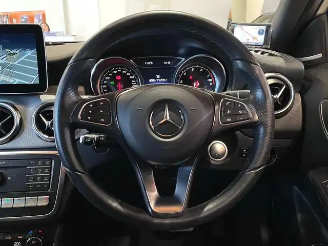 メルセデス・ベンツ ＧＬＡ２２０ 4マチック 道央・札幌 2018(平30)年 6.4万km カルサイトホワイト プレミアムパッケージ/　・パノラミックスライディングルーフ/　・harman/kardonサラウンド/　・アンビエントライト/　・メモリー付フルパワーシート/　・電動ランバーサポート/レーダーセーフティパッケージ/　・ACC/　・PRE-SAFE/　・ブラインドスポットアシスト/　・レーンキープアシスト/純正HDDナビ/フルセグTV/AppleCarPlay/AndroidAuto　/CD/DVD/SD/USB/Bluetooth/バックカメラ/パークトロニック