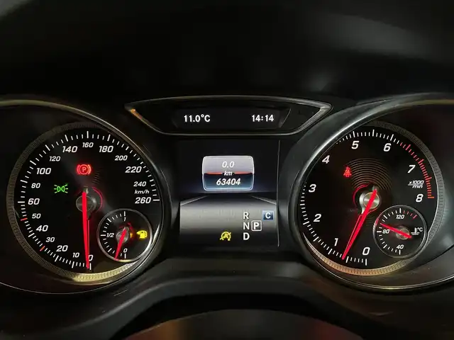 メルセデス・ベンツ ＧＬＡ２２０ 4マチック 道央・札幌 2018(平30)年 6.4万km カルサイトホワイト プレミアムパッケージ/　・パノラミックスライディングルーフ/　・harman/kardonサラウンド/　・アンビエントライト/　・メモリー付フルパワーシート/　・電動ランバーサポート/レーダーセーフティパッケージ/　・ACC/　・PRE-SAFE/　・ブラインドスポットアシスト/　・レーンキープアシスト/純正HDDナビ/フルセグTV/AppleCarPlay/AndroidAuto　/CD/DVD/SD/USB/Bluetooth/バックカメラ/パークトロニック