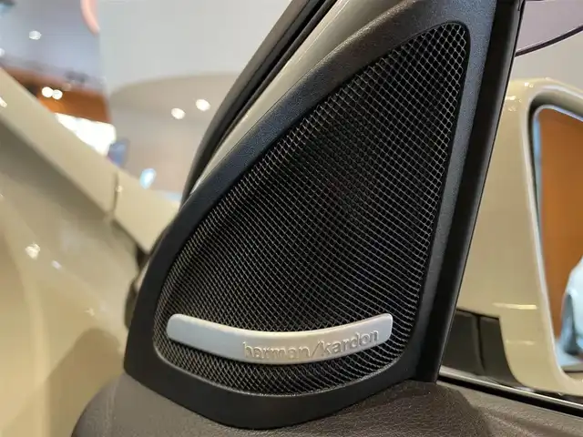 メルセデス・ベンツ ＧＬＡ２２０ 4マチック 道央・札幌 2018(平30)年 6.4万km カルサイトホワイト プレミアムパッケージ/　・パノラミックスライディングルーフ/　・harman/kardonサラウンド/　・アンビエントライト/　・メモリー付フルパワーシート/　・電動ランバーサポート/レーダーセーフティパッケージ/　・ACC/　・PRE-SAFE/　・ブラインドスポットアシスト/　・レーンキープアシスト/純正HDDナビ/フルセグTV/AppleCarPlay/AndroidAuto　/CD/DVD/SD/USB/Bluetooth/バックカメラ/パークトロニック