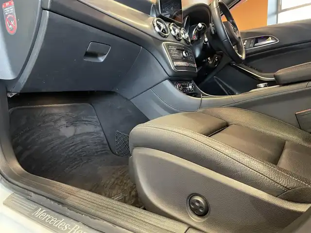 メルセデス・ベンツ ＧＬＡ２２０ 4マチック 道央・札幌 2018(平30)年 6.4万km カルサイトホワイト プレミアムパッケージ/　・パノラミックスライディングルーフ/　・harman/kardonサラウンド/　・アンビエントライト/　・メモリー付フルパワーシート/　・電動ランバーサポート/レーダーセーフティパッケージ/　・ACC/　・PRE-SAFE/　・ブラインドスポットアシスト/　・レーンキープアシスト/純正HDDナビ/フルセグTV/AppleCarPlay/AndroidAuto　/CD/DVD/SD/USB/Bluetooth/バックカメラ/パークトロニック
