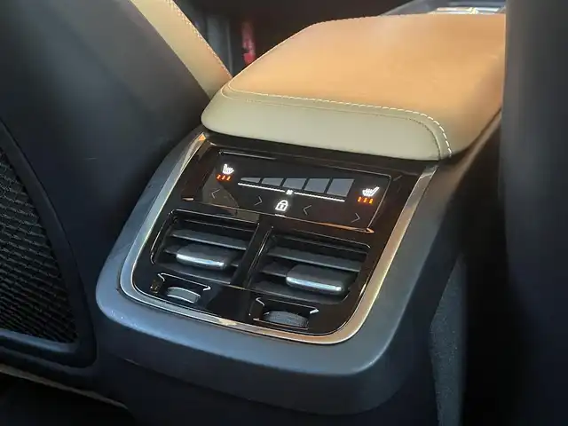 ボルボ ＸＣ６０ D4 AWD インスクリプション 愛知県 2020(令2)年 5.3万km オニキスブラックP パノラマサンルーフ/純正ナビ/フルセグTV/360度カメラ/Bowers＆Wilkinsサウンド/Bluetooth/茶革シート/シートヒーター/シートベンチレーション/ハンドルヒーター/ヘッドアップディスプレイ/ACC/LKA/BSM/純正19AW