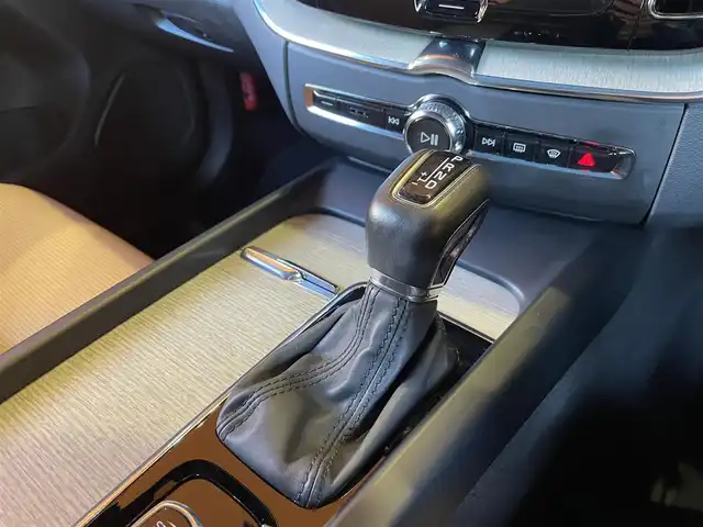 ボルボ ＸＣ６０ D4 AWD インスクリプション 愛知県 2020(令2)年 5.3万km オニキスブラックP パノラマサンルーフ/純正ナビ/フルセグTV/360度カメラ/Bowers＆Wilkinsサウンド/Bluetooth/茶革シート/シートヒーター/シートベンチレーション/ハンドルヒーター/ヘッドアップディスプレイ/ACC/LKA/BSM/純正19AW