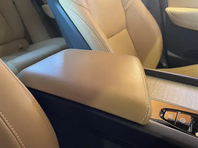 ボルボ ＸＣ６０ D4 AWD インスクリプション 愛知県 2020(令2)年 5.3万km オニキスブラックP パノラマサンルーフ/純正ナビ/フルセグTV/360度カメラ/Bowers＆Wilkinsサウンド/Bluetooth/茶革シート/シートヒーター/シートベンチレーション/ハンドルヒーター/ヘッドアップディスプレイ/ACC/LKA/BSM/純正19AW