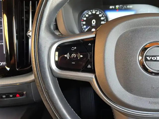 ボルボ ＸＣ６０ D4 AWD インスクリプション 愛知県 2020(令2)年 5.3万km オニキスブラックP パノラマサンルーフ/純正ナビ/フルセグTV/360度カメラ/Bowers＆Wilkinsサウンド/Bluetooth/茶革シート/シートヒーター/シートベンチレーション/ハンドルヒーター/ヘッドアップディスプレイ/ACC/LKA/BSM/純正19AW