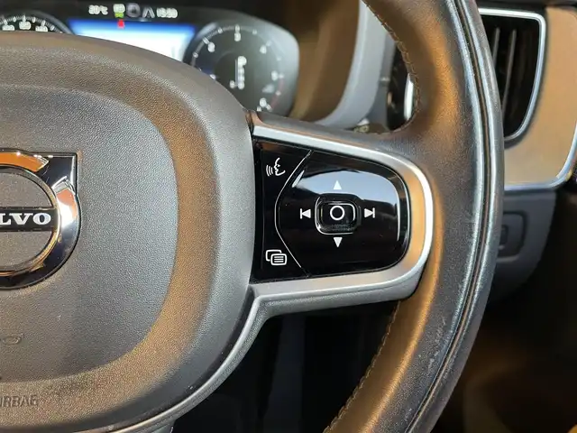 ボルボ ＸＣ６０ D4 AWD インスクリプション 愛知県 2020(令2)年 5.3万km オニキスブラックP パノラマサンルーフ/純正ナビ/フルセグTV/360度カメラ/Bowers＆Wilkinsサウンド/Bluetooth/茶革シート/シートヒーター/シートベンチレーション/ハンドルヒーター/ヘッドアップディスプレイ/ACC/LKA/BSM/純正19AW