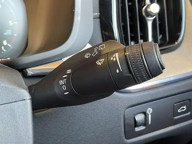 ボルボ ＸＣ６０ D4 AWD インスクリプション 愛知県 2020(令2)年 5.3万km オニキスブラックP パノラマサンルーフ/純正ナビ/フルセグTV/360度カメラ/Bowers＆Wilkinsサウンド/Bluetooth/茶革シート/シートヒーター/シートベンチレーション/ハンドルヒーター/ヘッドアップディスプレイ/ACC/LKA/BSM/純正19AW