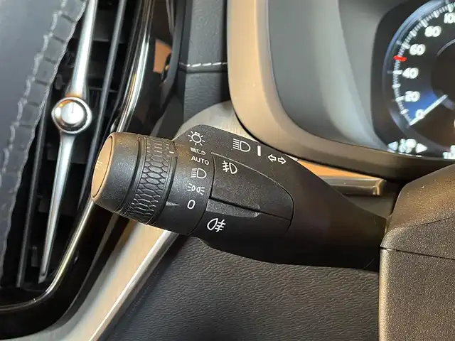 ボルボ ＸＣ６０ D4 AWD インスクリプション 愛知県 2020(令2)年 5.3万km オニキスブラックP パノラマサンルーフ/純正ナビ/フルセグTV/360度カメラ/Bowers＆Wilkinsサウンド/Bluetooth/茶革シート/シートヒーター/シートベンチレーション/ハンドルヒーター/ヘッドアップディスプレイ/ACC/LKA/BSM/純正19AW