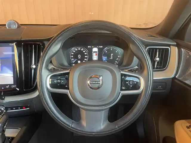 ボルボ ＸＣ６０ D4 AWD インスクリプション 愛知県 2020(令2)年 5.3万km オニキスブラックP パノラマサンルーフ/純正ナビ/フルセグTV/360度カメラ/Bowers＆Wilkinsサウンド/Bluetooth/茶革シート/シートヒーター/シートベンチレーション/ハンドルヒーター/ヘッドアップディスプレイ/ACC/LKA/BSM/純正19AW