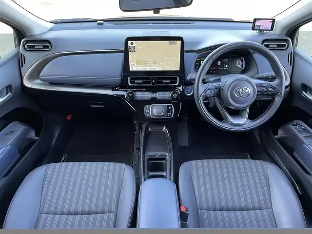 トヨタ アクア Z 東京都 2022(令4)年 0.9万km ブラスゴールドメタリック 純正10.5インチ大型ナビ/・AppleCarplay/・AndroidAuto/・Miracast/・Bluetooth接続/・フルセグTV/Toyota Safety Sense/・PCS(プリクラッシュセーフティー)/・LTA(レーントレーシングアシスト)/・RSA(ロードサインアシスト)/レーダークルーズコントロール（全車速追従機能付き）/BSM(ブラインドスポットモニター)/RCTA(リアクロストラフィックアラート)/PKSB(パーキングサポートブレーキ)/AHB(オートマチックハイビーム)/先行車発進告知機能/クリアランスソナー/ドライブレコーダ（F-CAM））/全方位モニター/ビルトインETC/レーダー探知（Yupiteru））/純正フロアマット/純正15インチアルミホイール/D席パワーシート/シートヒーター/ハンドルヒーター/100V充電/スマートキー/スペアキー/４WD/保証書/取扱説明書