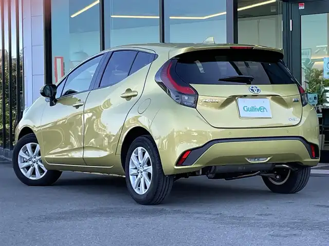 トヨタ アクア Z 東京都 2022(令4)年 0.9万km ブラスゴールドメタリック 純正10.5インチ大型ナビ/・AppleCarplay/・AndroidAuto/・Miracast/・Bluetooth接続/・フルセグTV/Toyota Safety Sense/・PCS(プリクラッシュセーフティー)/・LTA(レーントレーシングアシスト)/・RSA(ロードサインアシスト)/レーダークルーズコントロール（全車速追従機能付き）/BSM(ブラインドスポットモニター)/RCTA(リアクロストラフィックアラート)/PKSB(パーキングサポートブレーキ)/AHB(オートマチックハイビーム)/先行車発進告知機能/クリアランスソナー/ドライブレコーダ（F-CAM））/全方位モニター/ビルトインETC/レーダー探知（Yupiteru））/純正フロアマット/純正15インチアルミホイール/D席パワーシート/シートヒーター/ハンドルヒーター/100V充電/スマートキー/スペアキー/４WD/保証書/取扱説明書