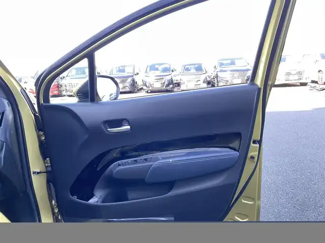 トヨタ アクア Z 東京都 2022(令4)年 0.9万km ブラスゴールドメタリック 純正10.5インチ大型ナビ/・AppleCarplay/・AndroidAuto/・Miracast/・Bluetooth接続/・フルセグTV/Toyota Safety Sense/・PCS(プリクラッシュセーフティー)/・LTA(レーントレーシングアシスト)/・RSA(ロードサインアシスト)/レーダークルーズコントロール（全車速追従機能付き）/BSM(ブラインドスポットモニター)/RCTA(リアクロストラフィックアラート)/PKSB(パーキングサポートブレーキ)/AHB(オートマチックハイビーム)/先行車発進告知機能/クリアランスソナー/ドライブレコーダ（F-CAM））/全方位モニター/ビルトインETC/レーダー探知（Yupiteru））/純正フロアマット/純正15インチアルミホイール/D席パワーシート/シートヒーター/ハンドルヒーター/100V充電/スマートキー/スペアキー/４WD/保証書/取扱説明書