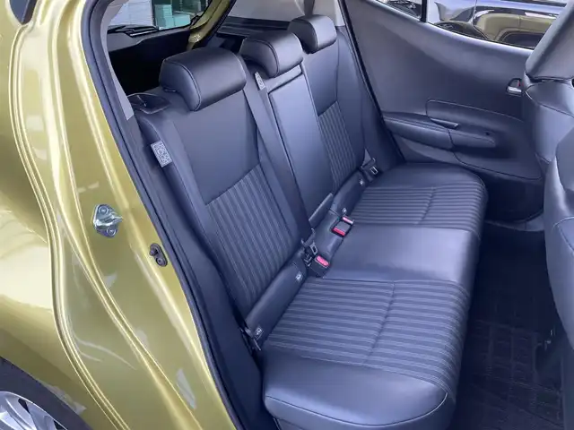 トヨタ アクア Z 東京都 2022(令4)年 0.9万km ブラスゴールドメタリック 純正10.5インチ大型ナビ/・AppleCarplay/・AndroidAuto/・Miracast/・Bluetooth接続/・フルセグTV/Toyota Safety Sense/・PCS(プリクラッシュセーフティー)/・LTA(レーントレーシングアシスト)/・RSA(ロードサインアシスト)/レーダークルーズコントロール（全車速追従機能付き）/BSM(ブラインドスポットモニター)/RCTA(リアクロストラフィックアラート)/PKSB(パーキングサポートブレーキ)/AHB(オートマチックハイビーム)/先行車発進告知機能/クリアランスソナー/ドライブレコーダ（F-CAM））/全方位モニター/ビルトインETC/レーダー探知（Yupiteru））/純正フロアマット/純正15インチアルミホイール/D席パワーシート/シートヒーター/ハンドルヒーター/100V充電/スマートキー/スペアキー/４WD/保証書/取扱説明書