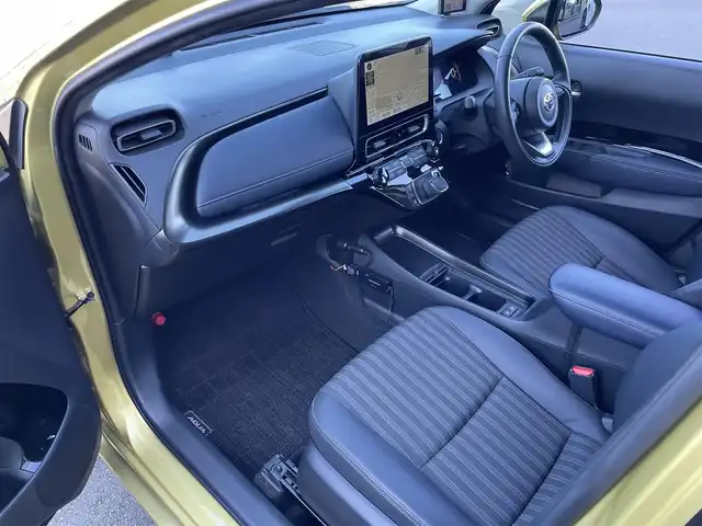 トヨタ アクア Z 東京都 2022(令4)年 0.9万km ブラスゴールドメタリック 純正10.5インチ大型ナビ/・AppleCarplay/・AndroidAuto/・Miracast/・Bluetooth接続/・フルセグTV/Toyota Safety Sense/・PCS(プリクラッシュセーフティー)/・LTA(レーントレーシングアシスト)/・RSA(ロードサインアシスト)/レーダークルーズコントロール（全車速追従機能付き）/BSM(ブラインドスポットモニター)/RCTA(リアクロストラフィックアラート)/PKSB(パーキングサポートブレーキ)/AHB(オートマチックハイビーム)/先行車発進告知機能/クリアランスソナー/ドライブレコーダ（F-CAM））/全方位モニター/ビルトインETC/レーダー探知（Yupiteru））/純正フロアマット/純正15インチアルミホイール/D席パワーシート/シートヒーター/ハンドルヒーター/100V充電/スマートキー/スペアキー/４WD/保証書/取扱説明書