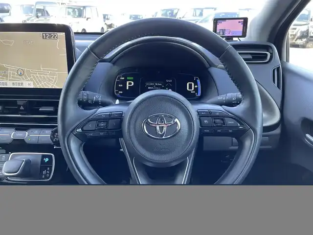 トヨタ アクア Z 東京都 2022(令4)年 0.9万km ブラスゴールドメタリック 純正10.5インチ大型ナビ/・AppleCarplay/・AndroidAuto/・Miracast/・Bluetooth接続/・フルセグTV/Toyota Safety Sense/・PCS(プリクラッシュセーフティー)/・LTA(レーントレーシングアシスト)/・RSA(ロードサインアシスト)/レーダークルーズコントロール（全車速追従機能付き）/BSM(ブラインドスポットモニター)/RCTA(リアクロストラフィックアラート)/PKSB(パーキングサポートブレーキ)/AHB(オートマチックハイビーム)/先行車発進告知機能/クリアランスソナー/ドライブレコーダ（F-CAM））/全方位モニター/ビルトインETC/レーダー探知（Yupiteru））/純正フロアマット/純正15インチアルミホイール/D席パワーシート/シートヒーター/ハンドルヒーター/100V充電/スマートキー/スペアキー/４WD/保証書/取扱説明書