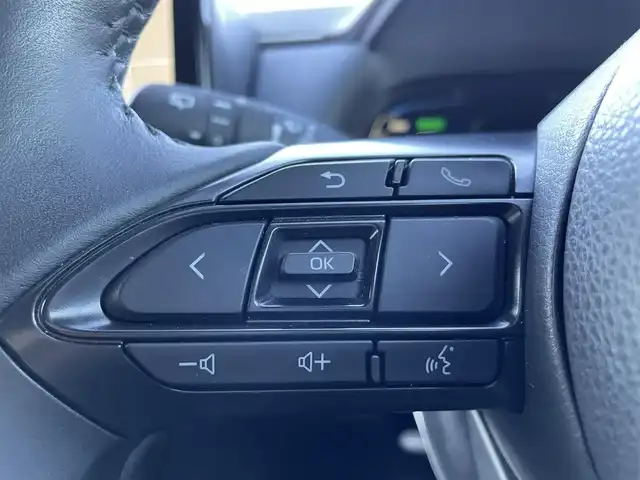 トヨタ アクア Z 東京都 2022(令4)年 0.9万km ブラスゴールドメタリック 純正10.5インチ大型ナビ/・AppleCarplay/・AndroidAuto/・Miracast/・Bluetooth接続/・フルセグTV/Toyota Safety Sense/・PCS(プリクラッシュセーフティー)/・LTA(レーントレーシングアシスト)/・RSA(ロードサインアシスト)/レーダークルーズコントロール（全車速追従機能付き）/BSM(ブラインドスポットモニター)/RCTA(リアクロストラフィックアラート)/PKSB(パーキングサポートブレーキ)/AHB(オートマチックハイビーム)/先行車発進告知機能/クリアランスソナー/ドライブレコーダ（F-CAM））/全方位モニター/ビルトインETC/レーダー探知（Yupiteru））/純正フロアマット/純正15インチアルミホイール/D席パワーシート/シートヒーター/ハンドルヒーター/100V充電/スマートキー/スペアキー/４WD/保証書/取扱説明書